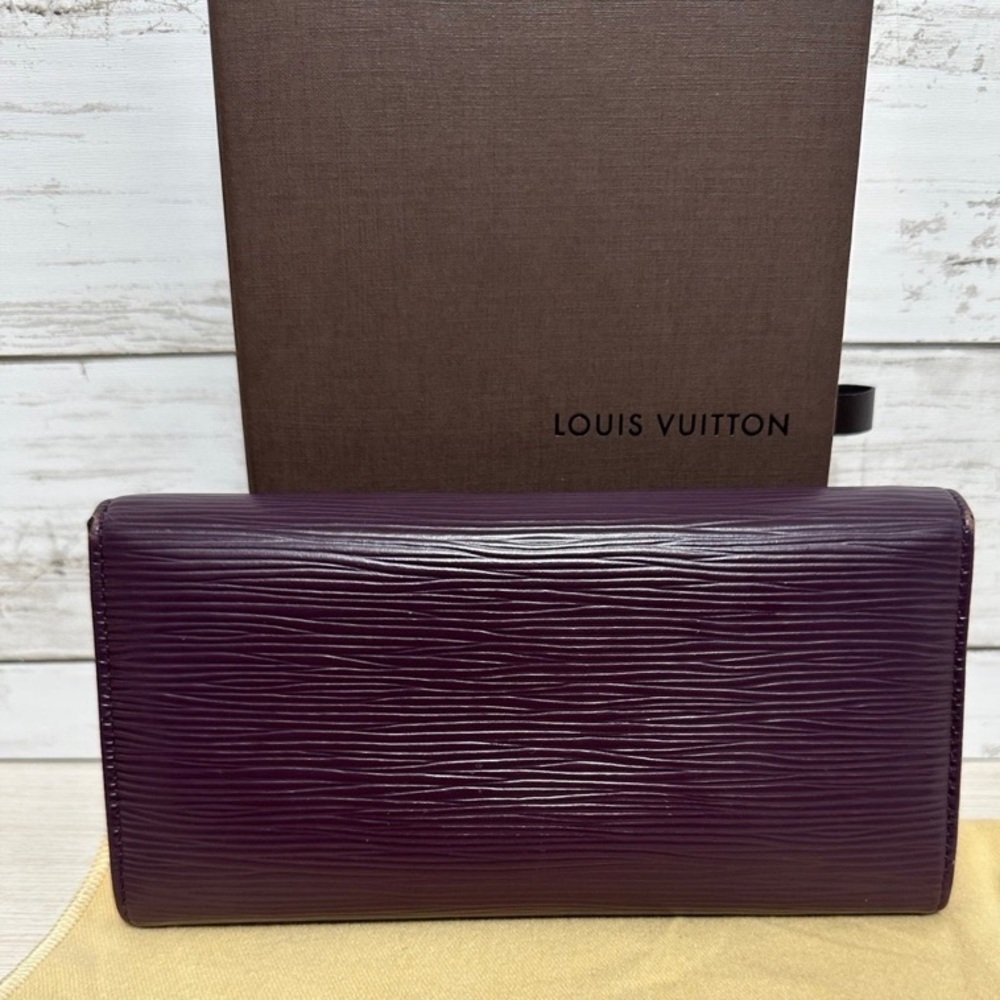 Louis Vuitton COA EUC Sarah Wallet